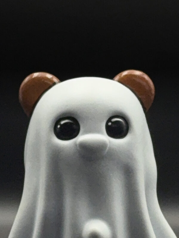 spooky-ghost-detail Ghost bear figurine, detail
