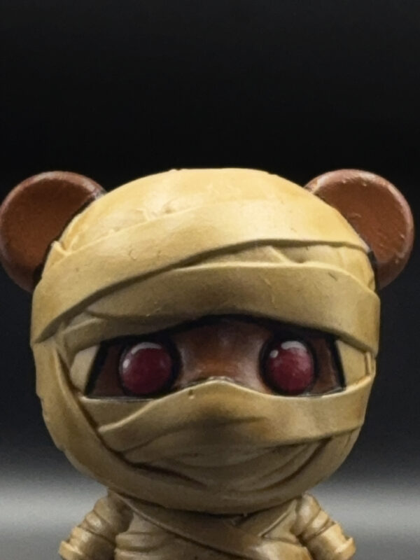 spooky-mummy-detail Mummy bear figurine, detail