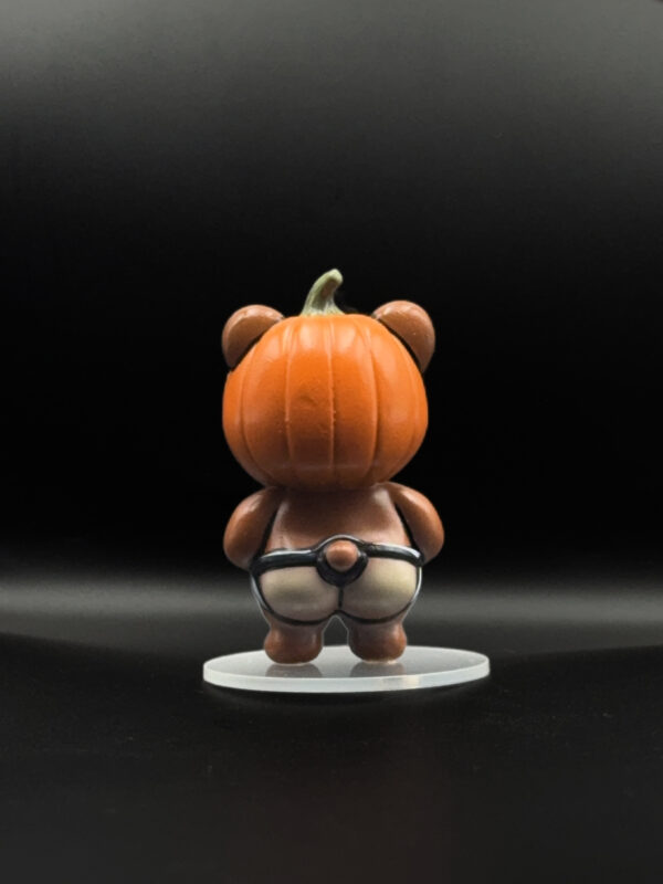 spooky-pumpkin-dos Pumpkin bear figurine, back